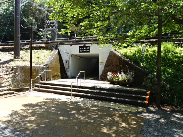 駅出入口