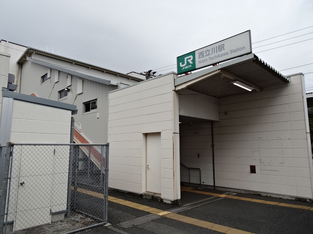 駅舎 (南口)