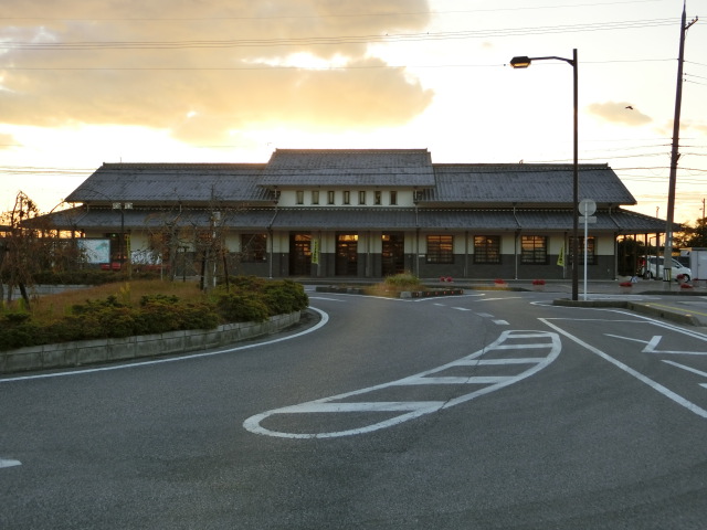 駅舎 (近江母の郷コミュニティハウス)