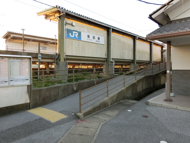 駅出入口 (上りホー)