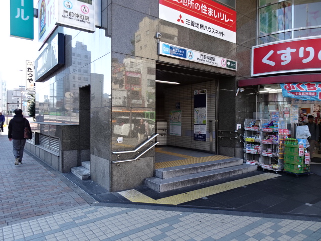 駅出入口4
