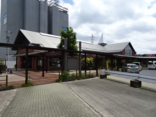 駅舎 (東口)