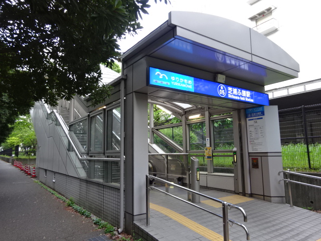 駅出入口 (1A)