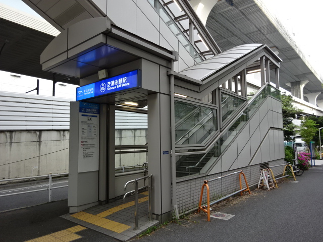 駅出入口 (2A)